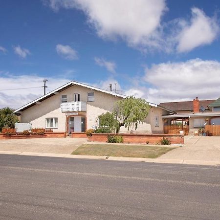 Sierra Villa Lodge Berridale Exterior photo